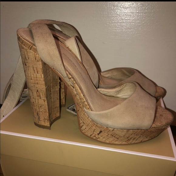 Browns heels - Picture 2 of 3